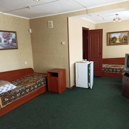 Hotel Nizhyn Buitenkant foto