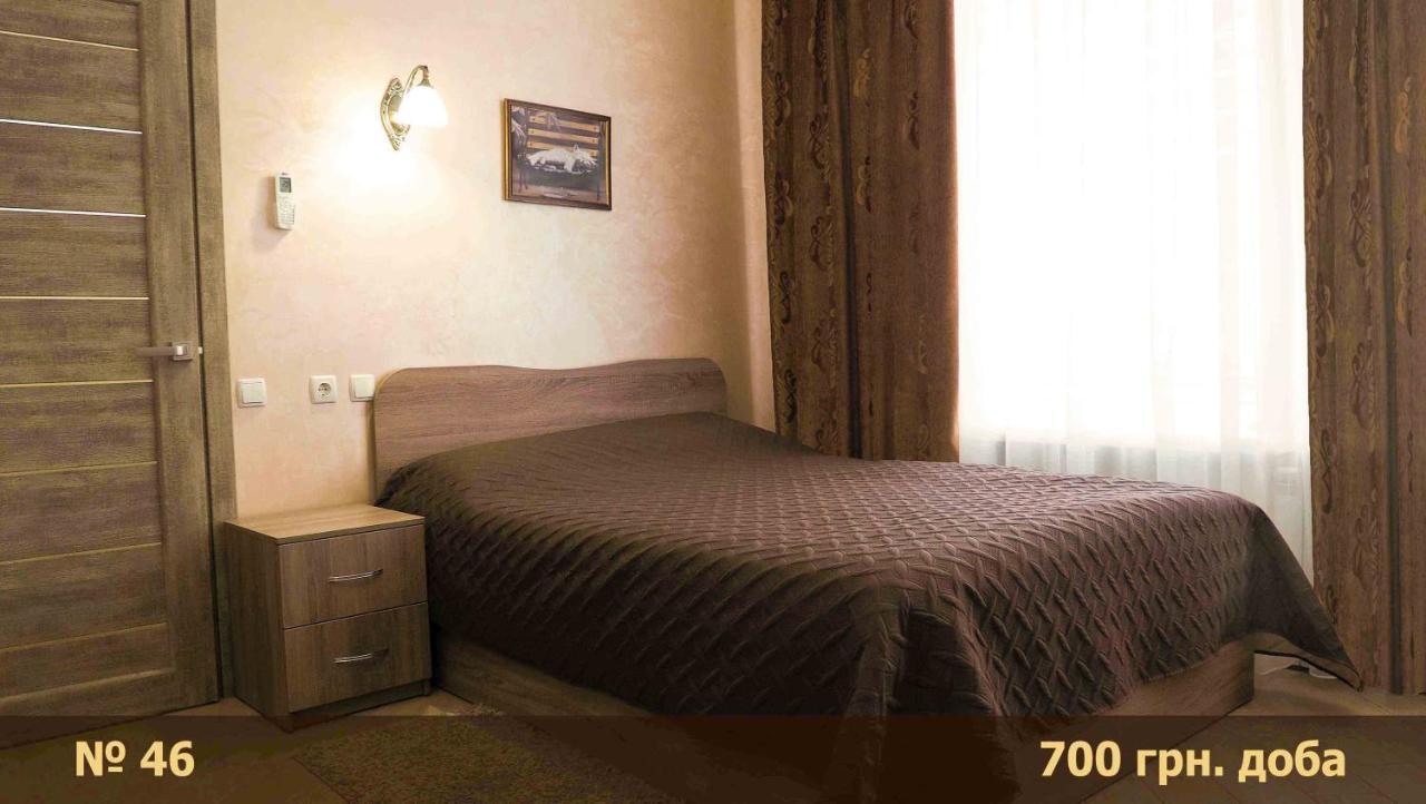 Hotel Nizhyn Buitenkant foto