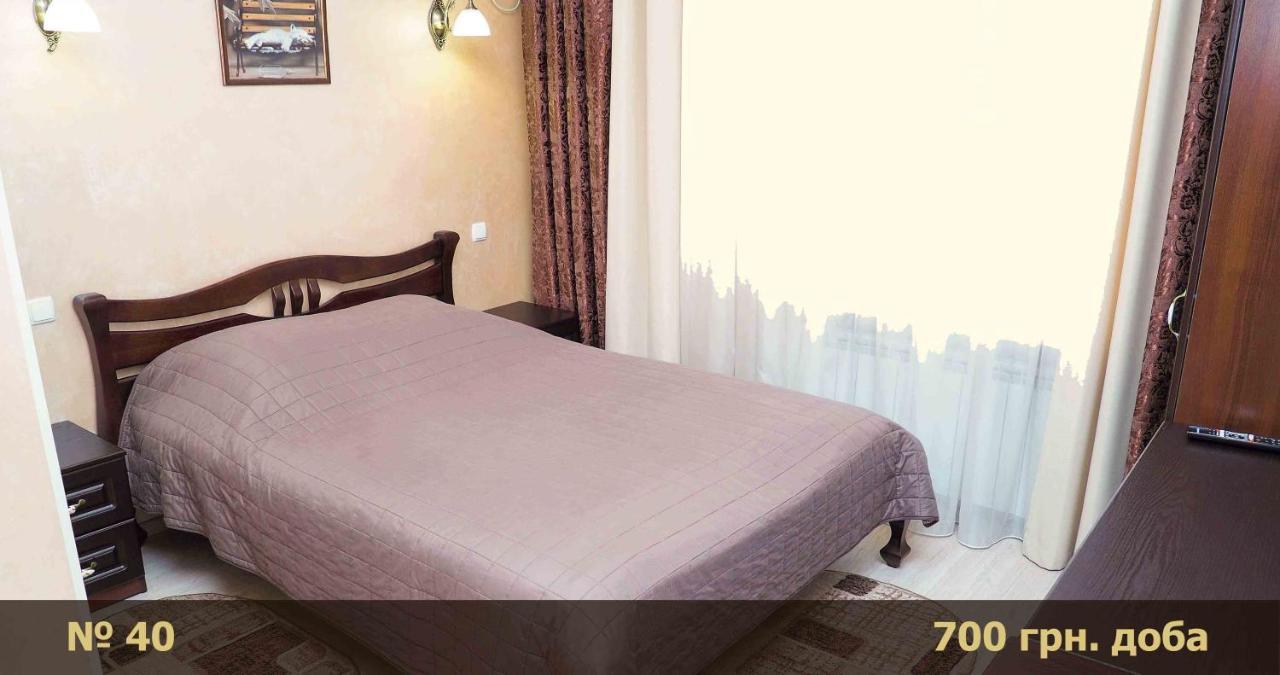 Hotel Nizhyn Buitenkant foto