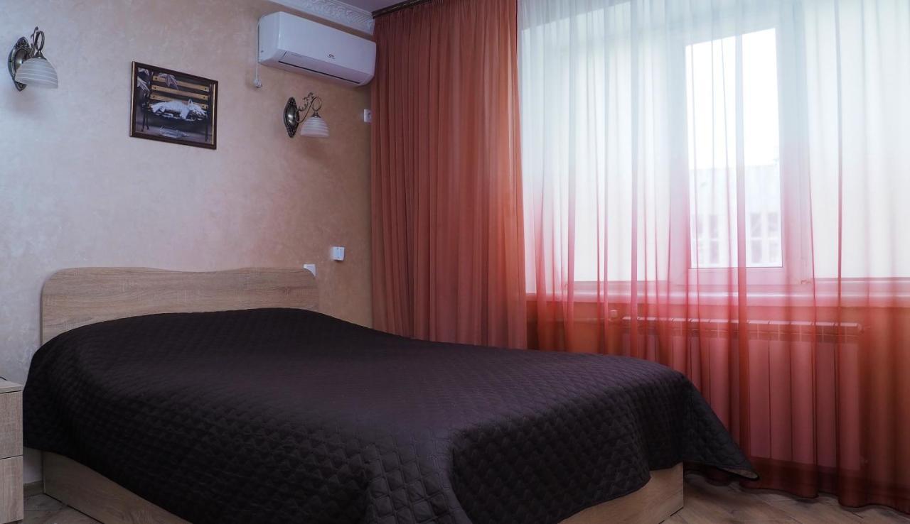Hotel Nizhyn Buitenkant foto