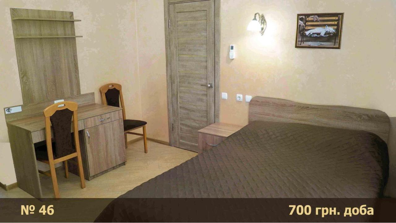 Hotel Nizhyn Buitenkant foto
