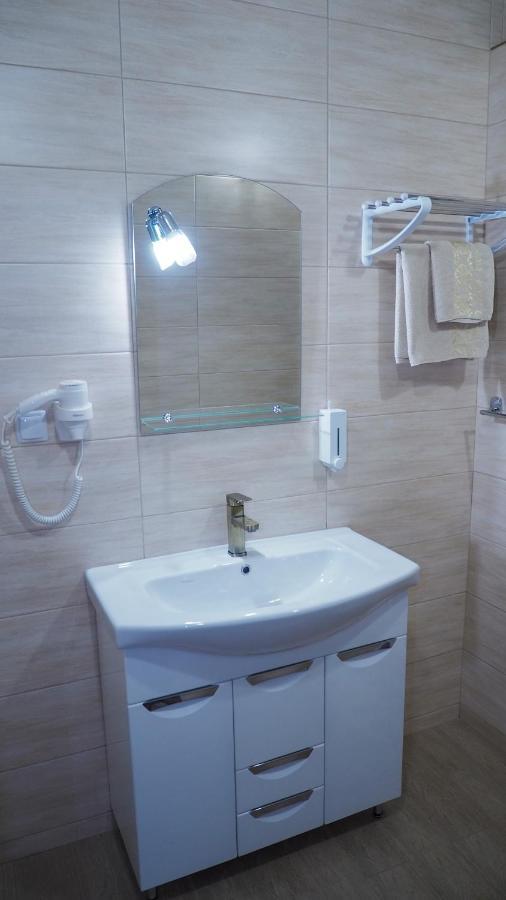 Hotel Nizhyn Buitenkant foto