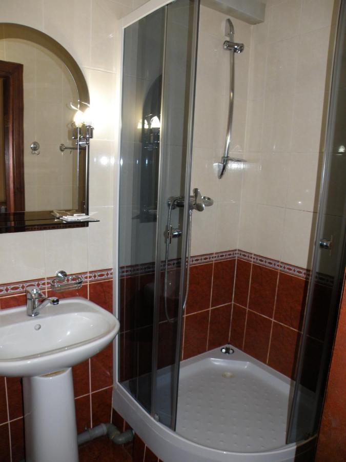 Hotel Nizhyn Buitenkant foto