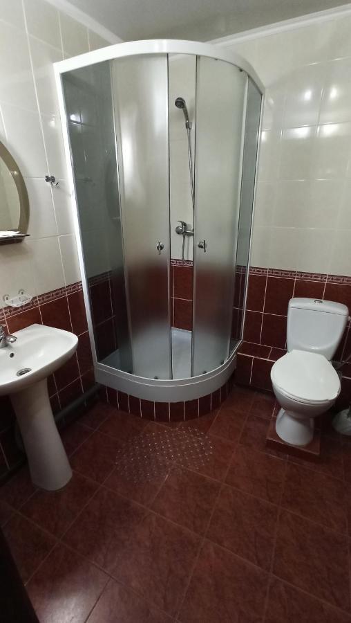 Hotel Nizhyn Buitenkant foto