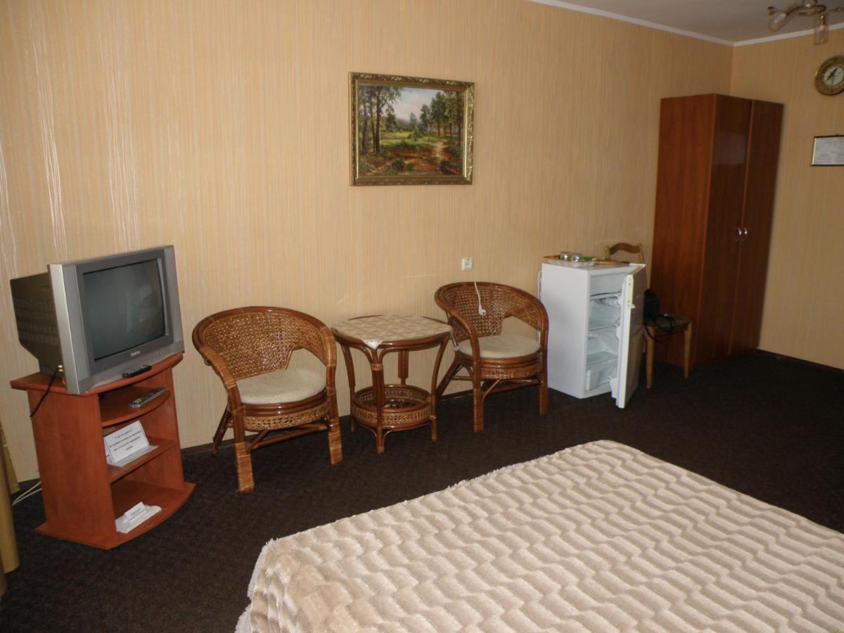Hotel Nizhyn Buitenkant foto