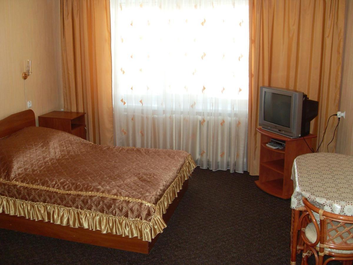 Hotel Nizhyn Buitenkant foto