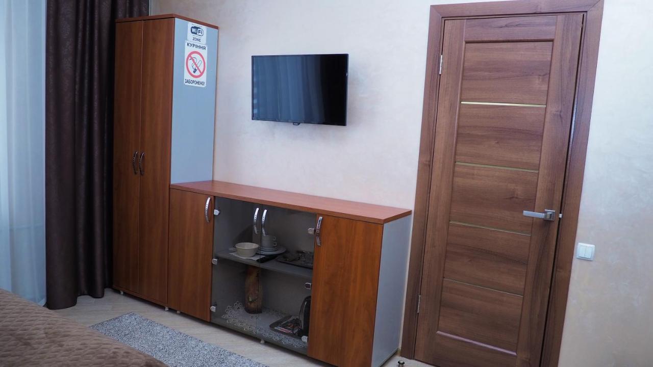 Hotel Nizhyn Buitenkant foto