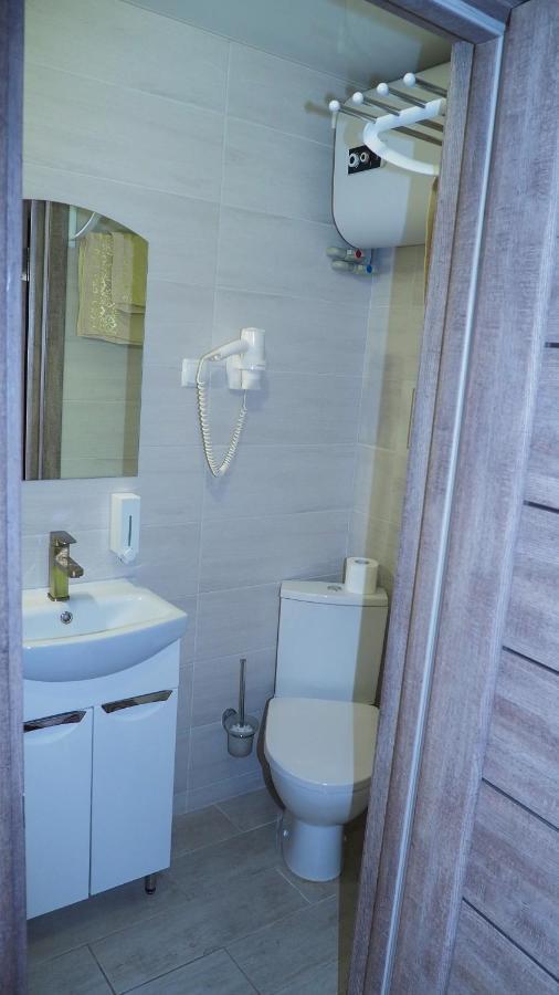 Hotel Nizhyn Buitenkant foto